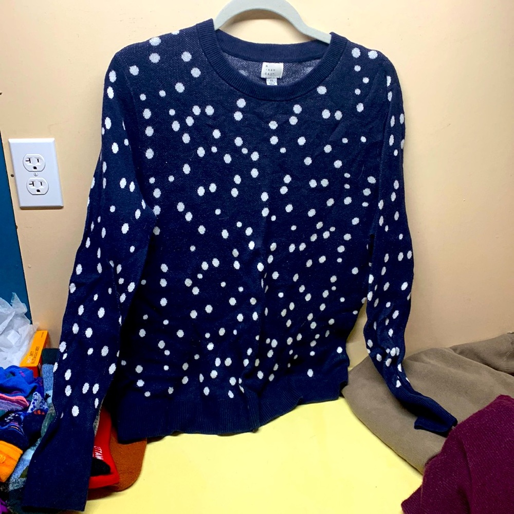 Blue and white polka dot sweater XL